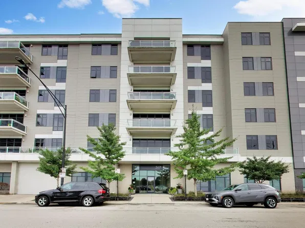 367 W Locust St #305, Chicago, IL 60610