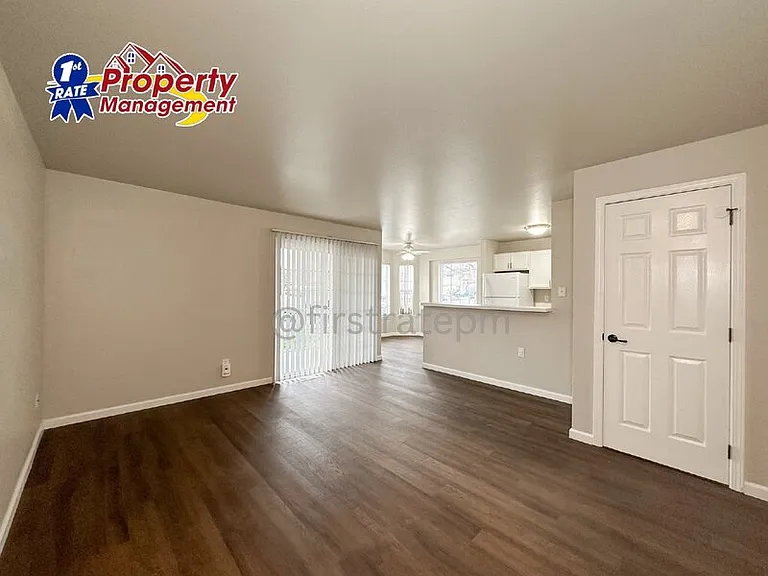 10122 W Garverdale Ln #202 — Photo 3