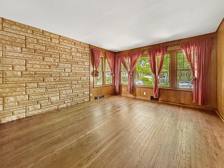 1114 Beloit Ave — Photo 2