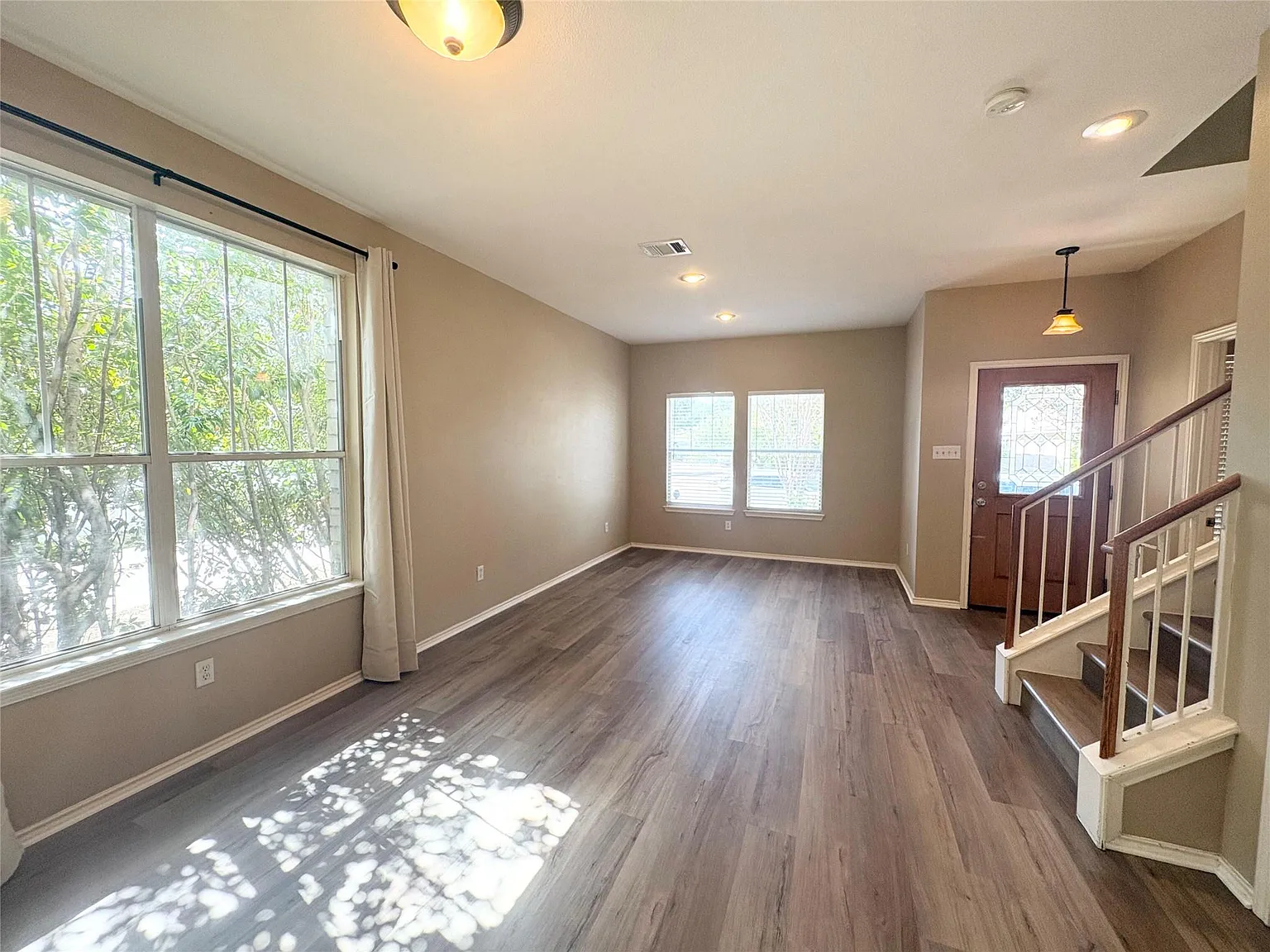 4 bed, 2.5 bath, 2137 sqft, $2,195 — Photo 4
