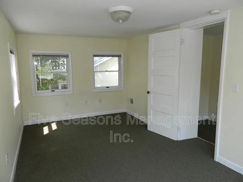 3 bed, 1.5 bath, 900 sqft, $3,000 — Photo 2