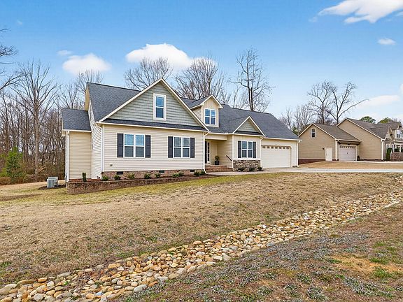 3rd image of 33 Bluestone Dr
