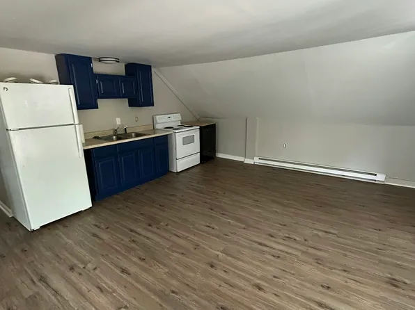 150 S Main St APT 7, Newport, NH 03773
