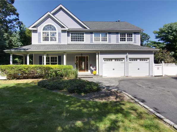 25 Whispering Woods Drive, Smithtown, NY 11787