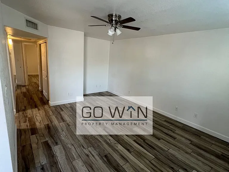 1727 W Mountain View Rd — Photo 3