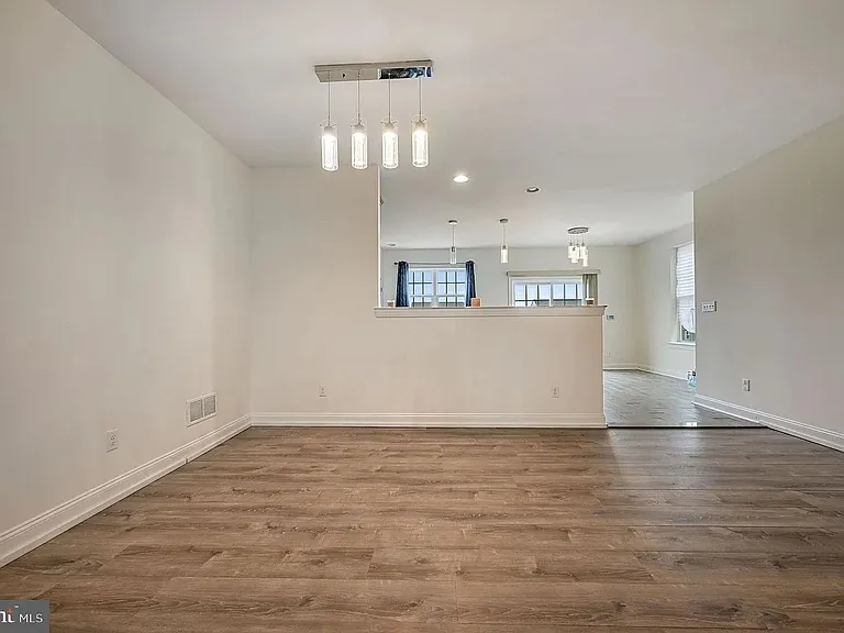 1340 Carrick Ct — Photo 9