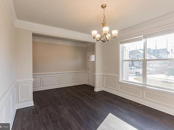3rd image of 205 Elm St