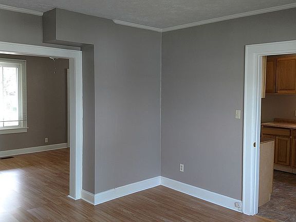3rd image of 421 Townsend Ave