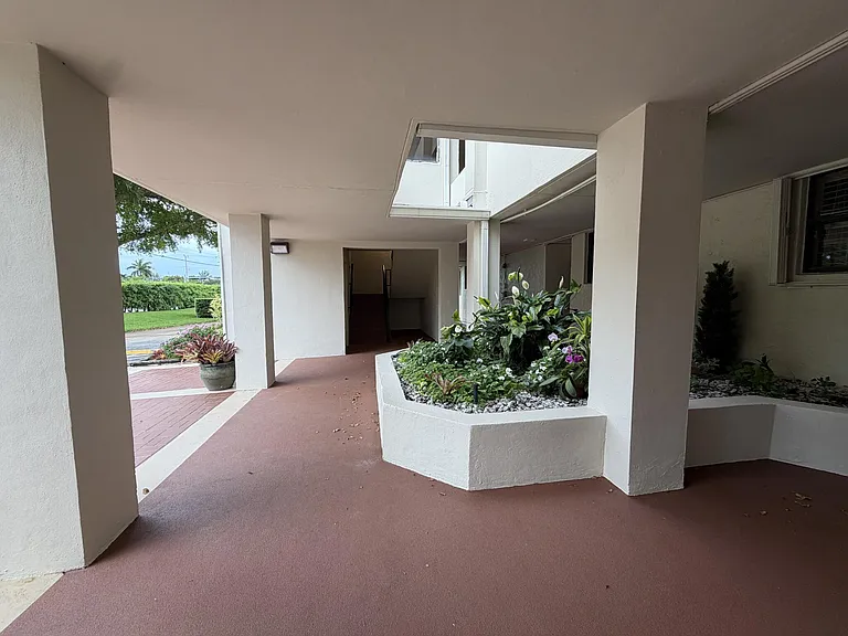 112 Lake Emerald Dr #203 — Photo 22