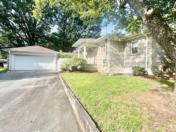 Detached garage behind the home