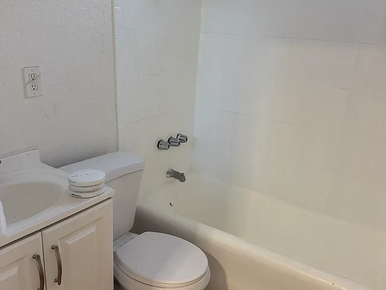 3339 1/2 Folsom St — Photo 3