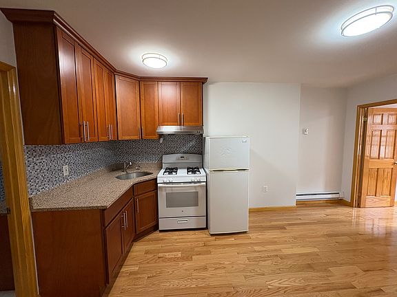 4th image of 38 Ludlow St APT 15
