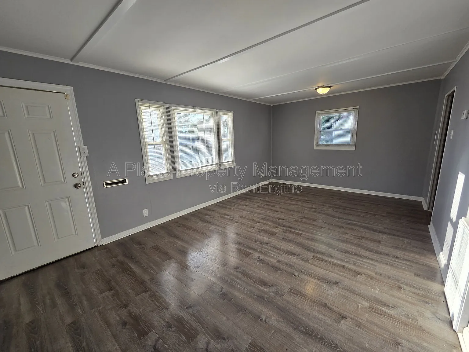 3 bed, 1.0 bath, 1041 sqft, $1,295 — Photo 4