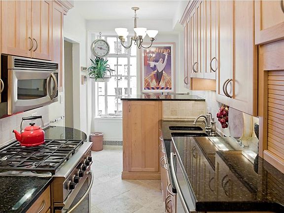 3rd image of 353 W 56th St APT 5F