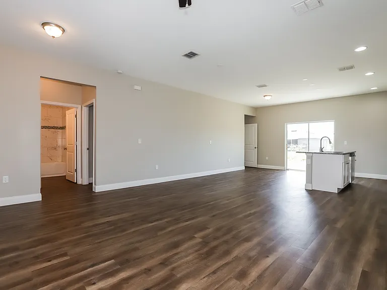 708 Martin Ln — Photo 4