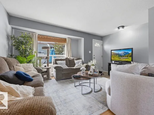 243 Dickinsfield Ct NW, Edmonton, AB T5E 5V8