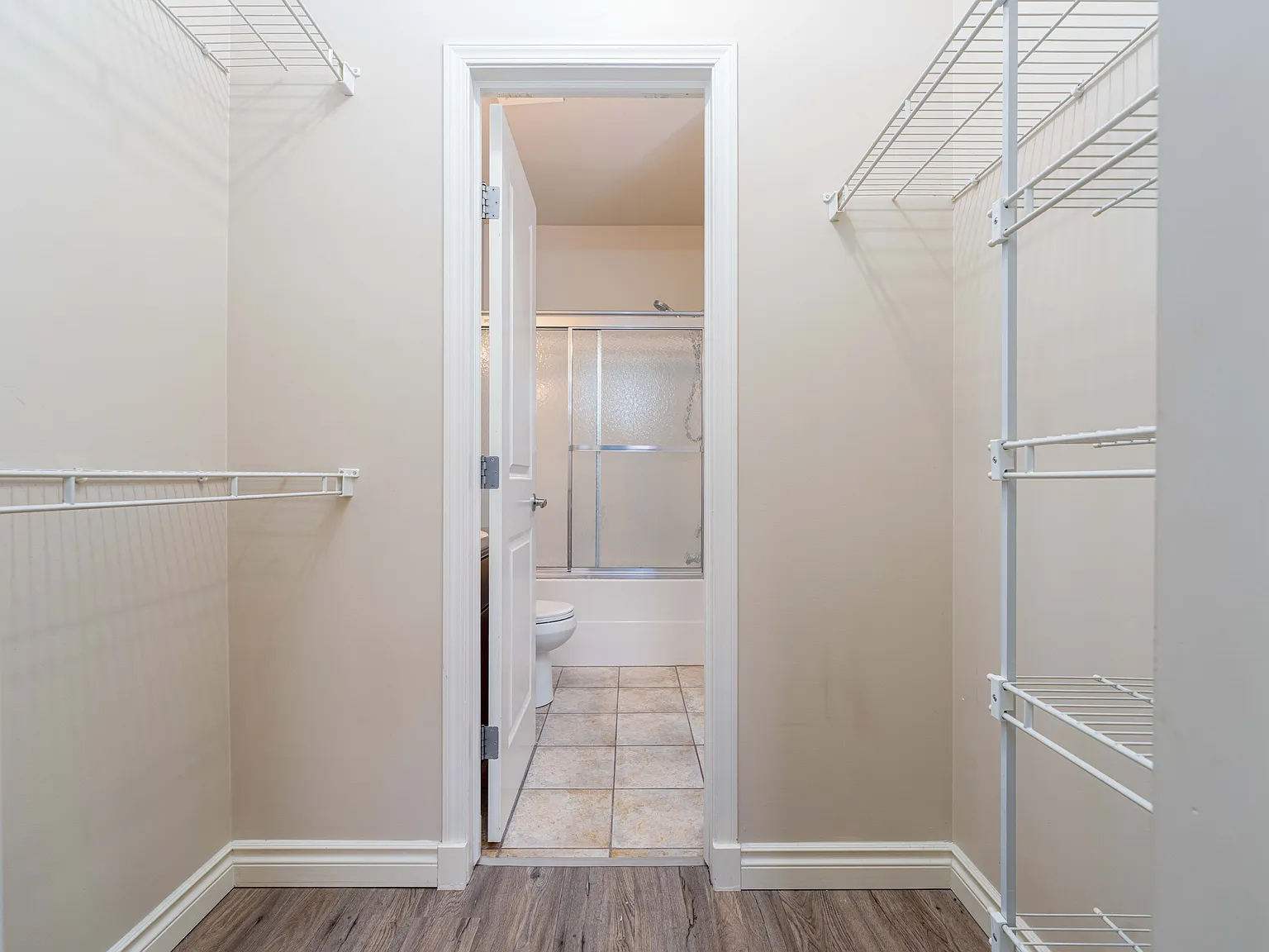 2 bed, 756 sqft, $1,300 — Photo 4