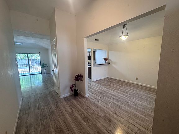 5th image of 313 Malaga Dr