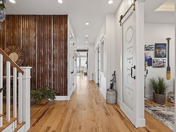 5th image of 525 SW Point Ave