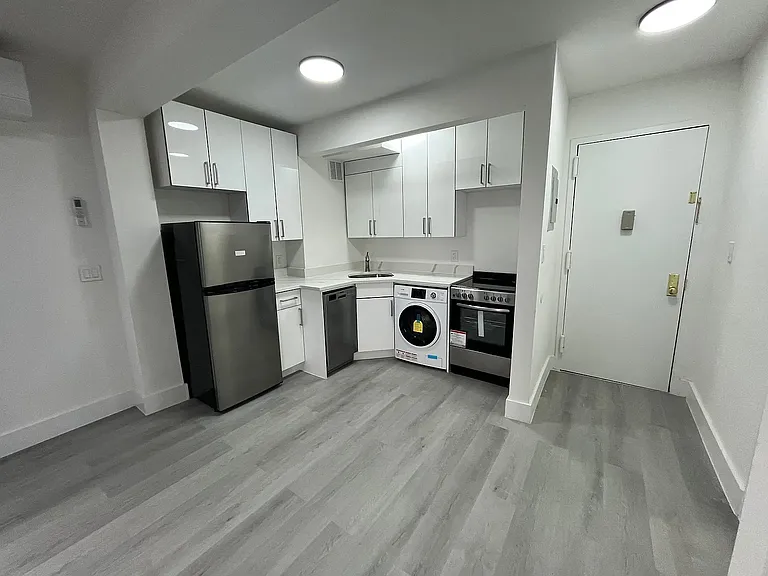 300 E 96th St #6A — Photo 1