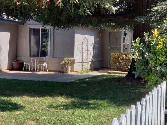 5th image of 449 Teddy St