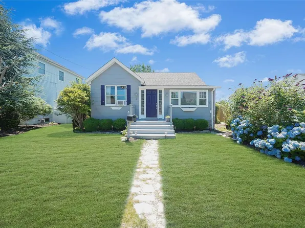 5 Walnut Place, Lindenhurst, NY 11757