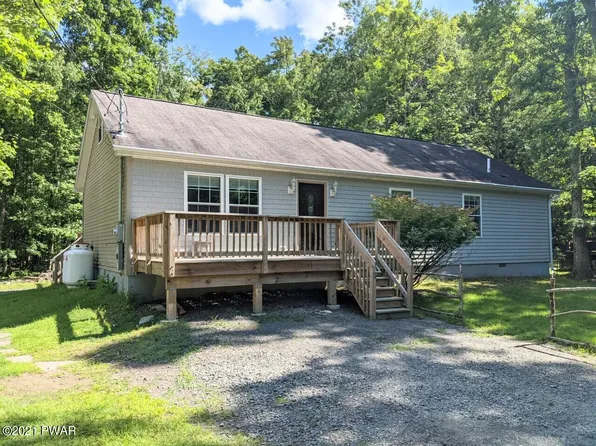 124 Forest View Dr, Hawley, PA 18428