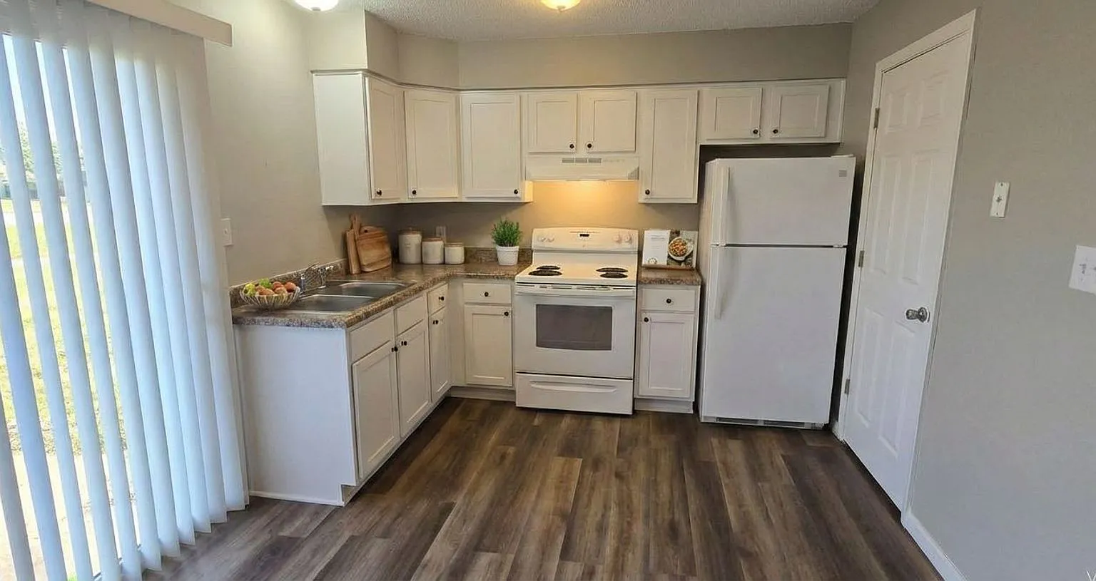 OAK TERRACE APARTMENTS — Photo 3