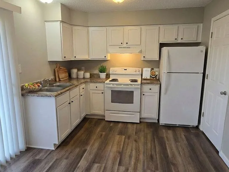 OAK TERRACE APARTMENTS — Photo 3