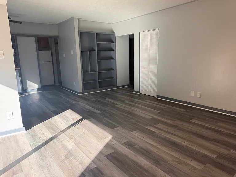 5226 Castlewood Rd #D — Photo 3