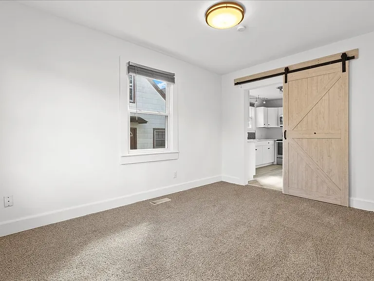 1006 Carlton Ave — Photo 5