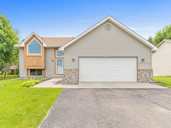 7565 31st St N, Oakdale, MN 55128