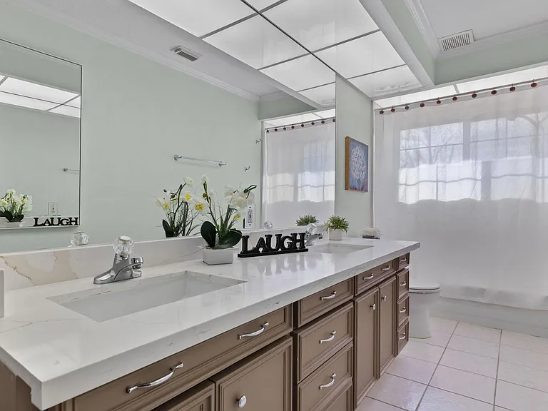 1400 Oak Hollow Dr — Photo 42
