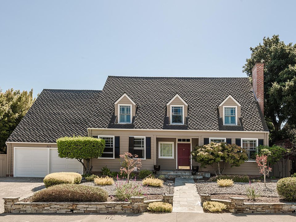 1st image of 221 Parrott Dr