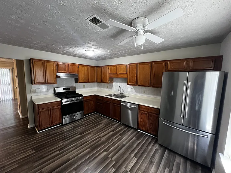 6617 Meadow Green Cir — Photo 7