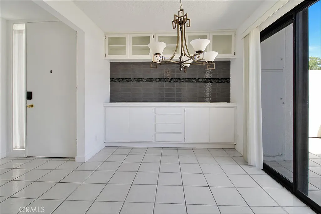 3 bed, 3.0 bath, 1348 sqft, $2,650 — Photo 4