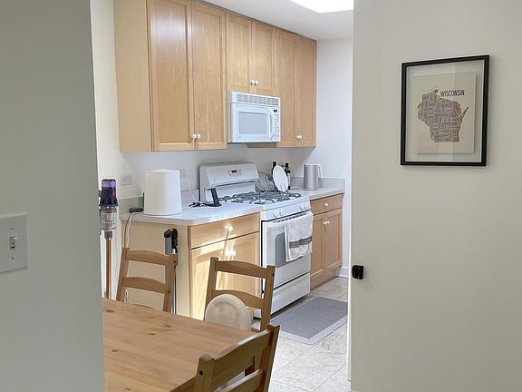 4th image of 1414 Elmwood Ave APT 3H