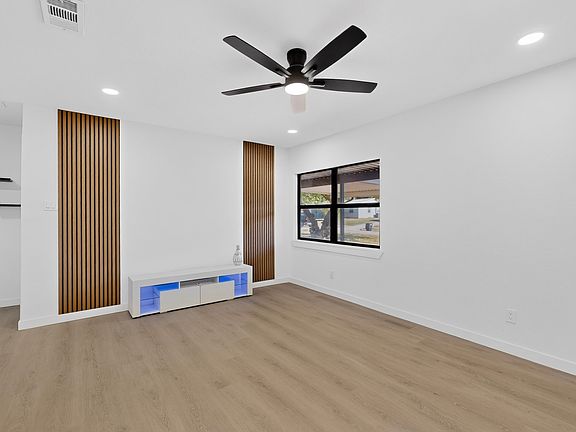 3rd image of 3605 Edgebrook Dr