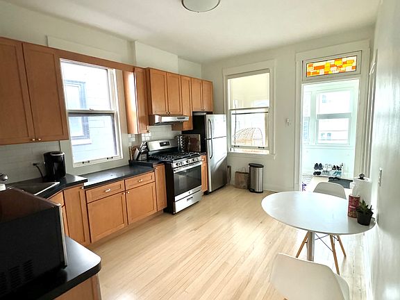4th image of 2045 W Augusta Blvd Floor 2