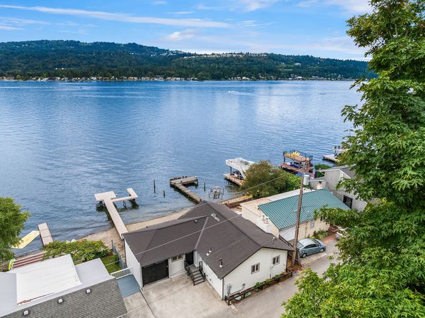 3141 E Lake Sammamish Shore Ln SE