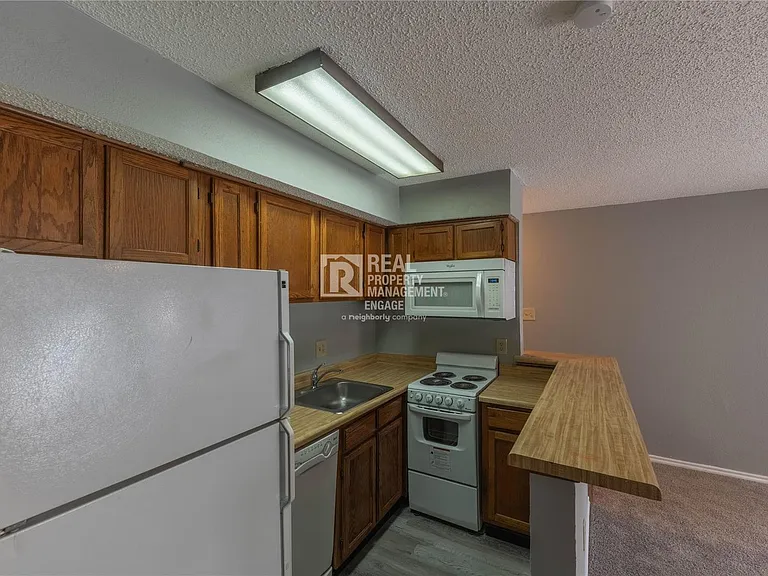 9805 Walnut St #305-C — Photo 6