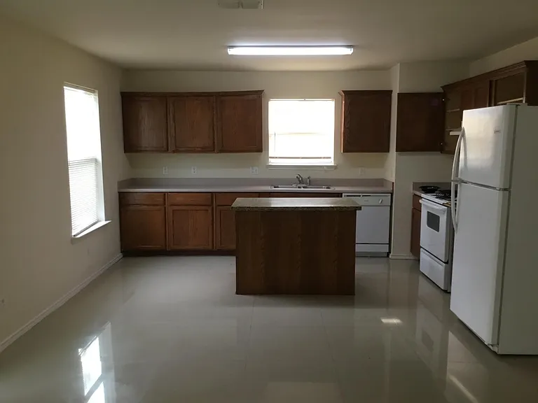 13980 Isaiah Ct — Photo 4