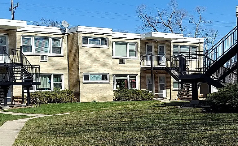 1115 W Hawthorne St — Photo 4
