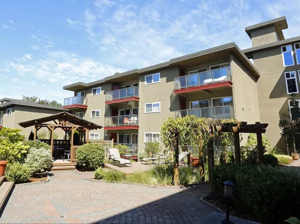 The Commodore Aprartments