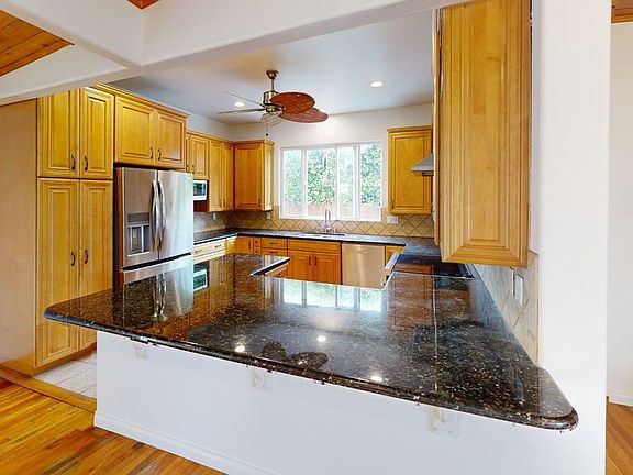 4th image of 830 Coronado Ave