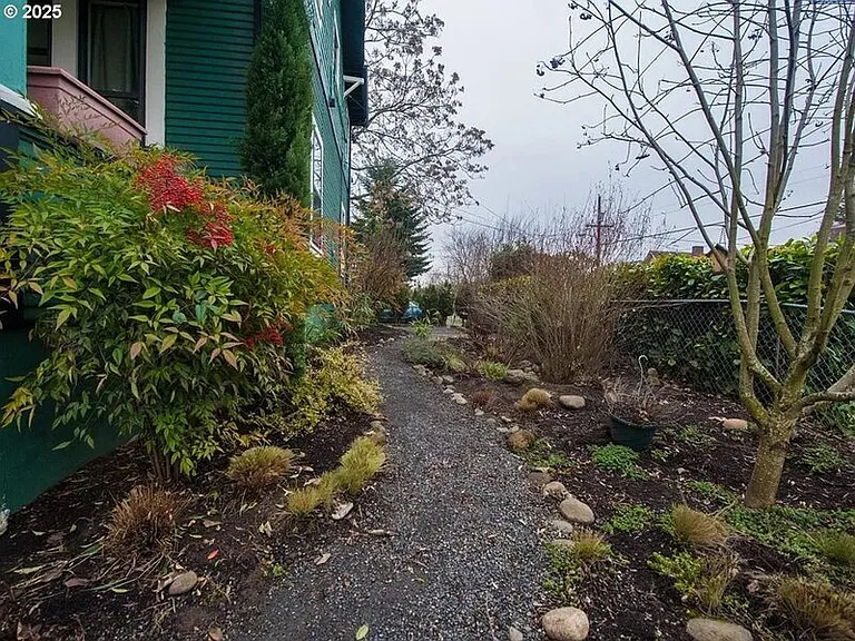 1236 N Emerson St #B — Photo 10