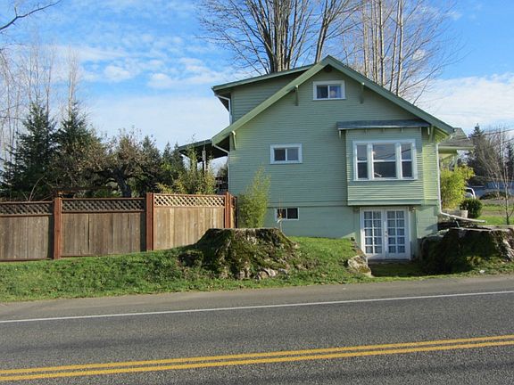 3rd image of 2702 12th Ave NE
