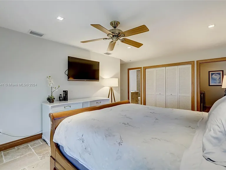 309 Oak St — Photo 37