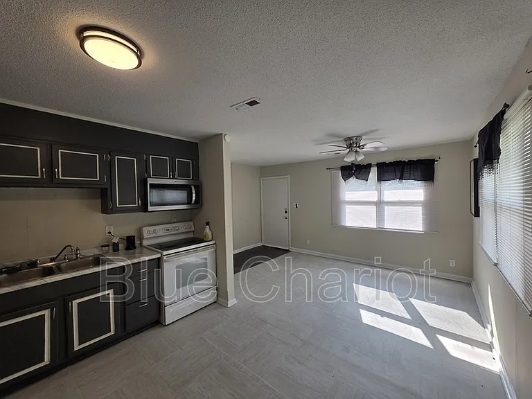 2313 Fitzgerald Ave — Photo 13