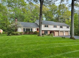 8 Oakland Ter, Simsbury, CT 06070